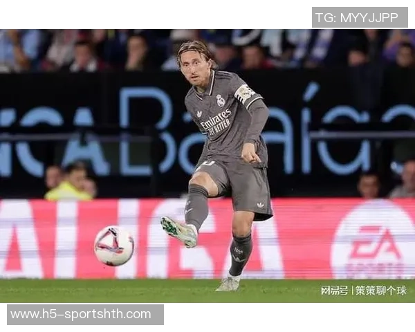 普斯卡什逝世19周年皇马官网致敬队史传奇射手 普斯卡什逝世19周年皇马官网致敬队史传奇射手