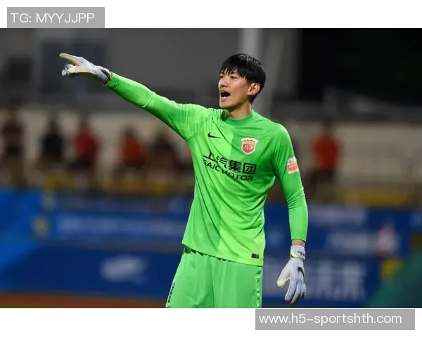 颜骏凌迎来职业生涯新里程碑上海海港门将出战500场赛事纪念夜 颜骏凌迎来职业生涯新里程碑上海海港门将出战500场赛事纪念夜